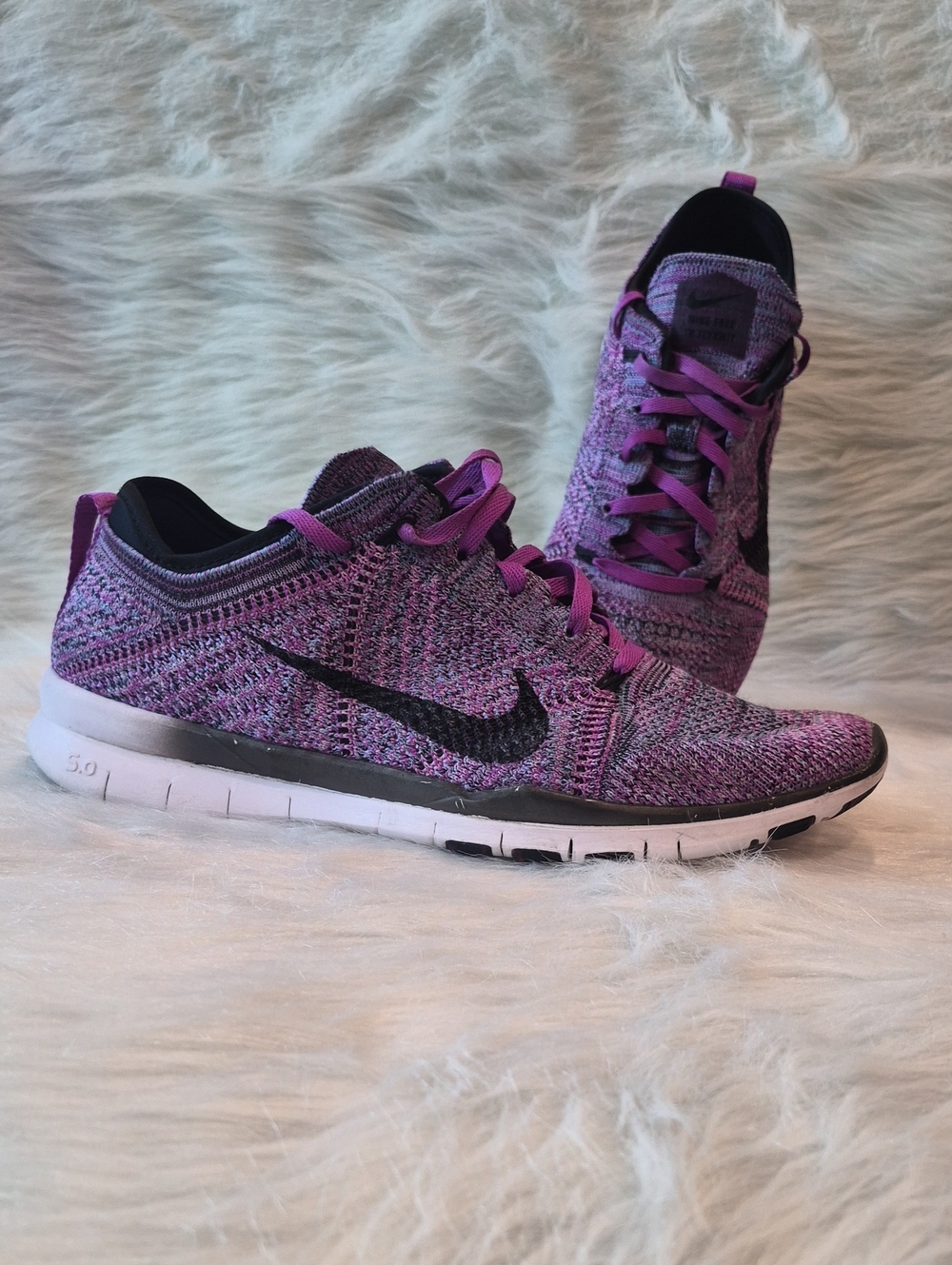 Nike Women’s Purple and Black Flyknit Running Sneakers SZ 8